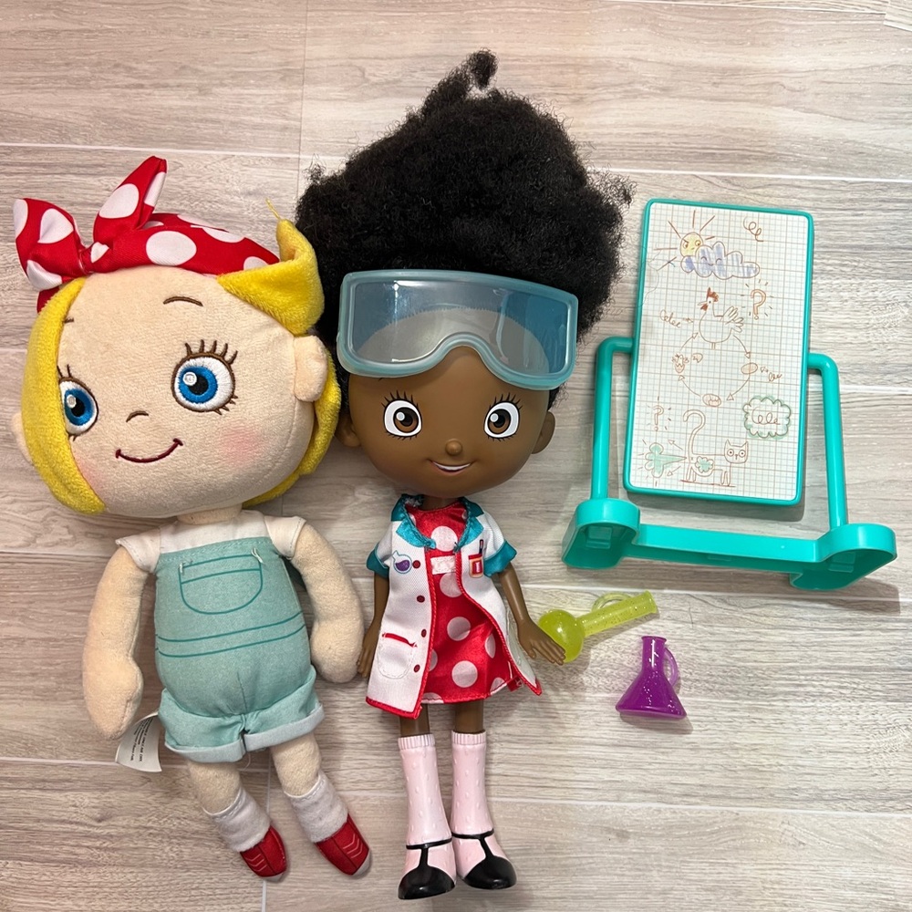 Ada twist scientist toy lot with accessories and Rosie